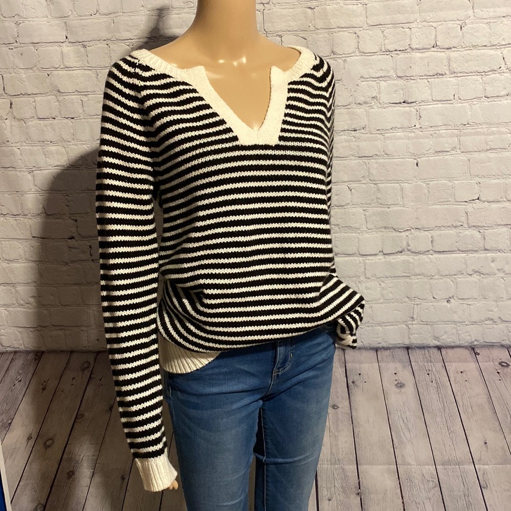 Gap Knit Black and White Striped Sweater SZ Med